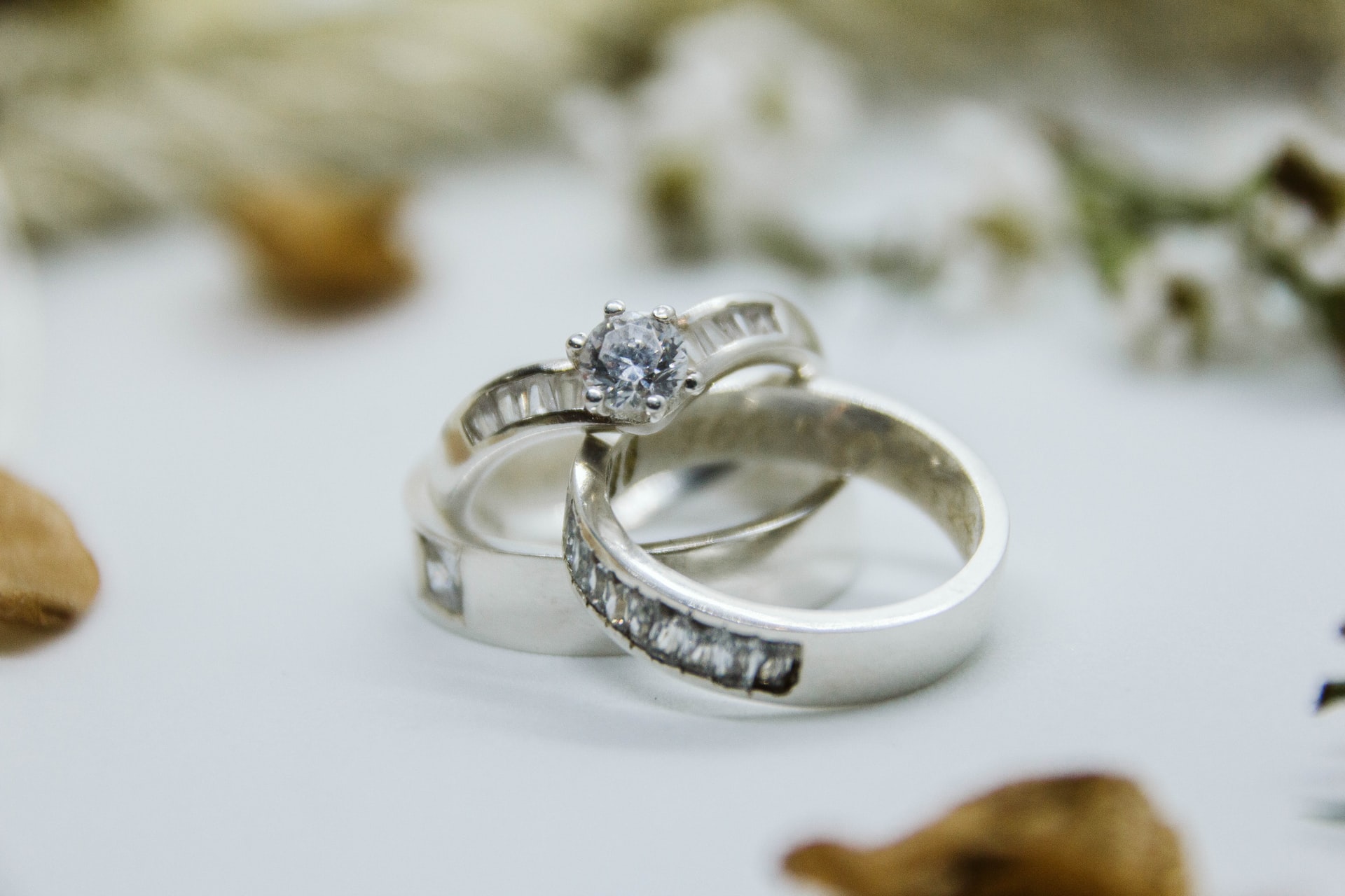 Personalise your engagement ring by engraving it