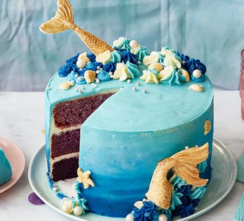 This gorgeous design is one of the most impressive kids' birthday cakes we've seen